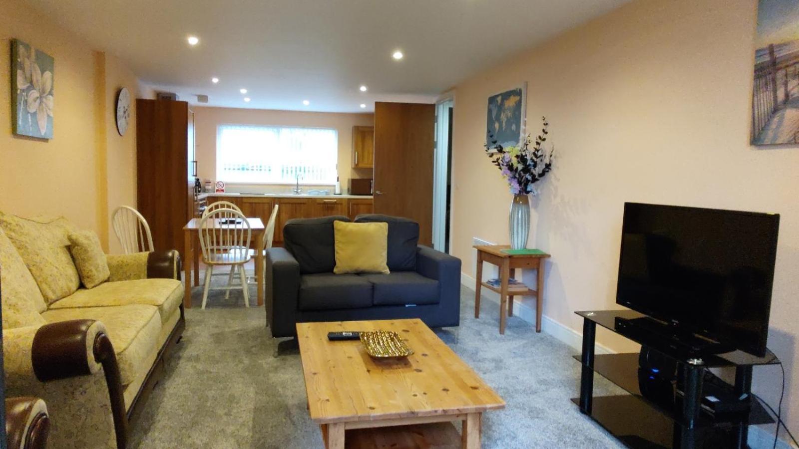 Meridian Bay Apartment สวอนซี ภายนอก รูปภาพ